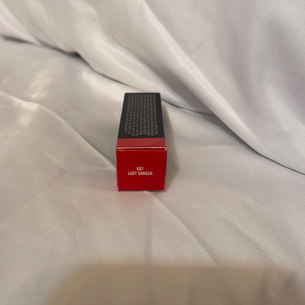 MAC COSMETICS LADY DANGLER LIPSTICK